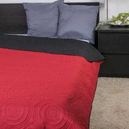 Piros fekete ágytakaró